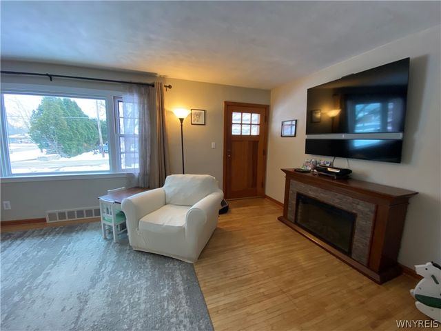 5408 Maelou Drive, Hamburg, NY 14075