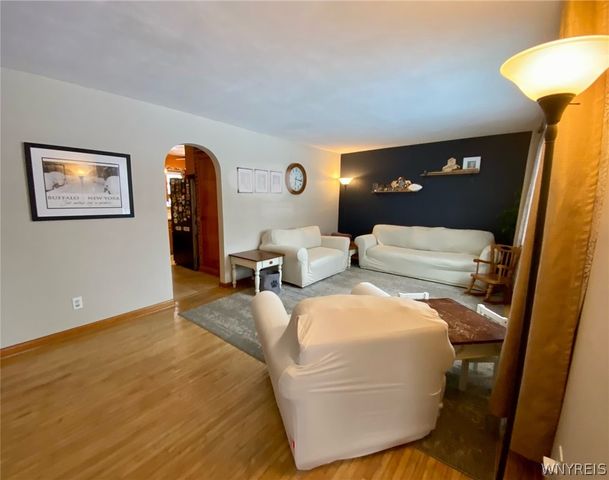 5408 Maelou Drive, Hamburg, NY 14075