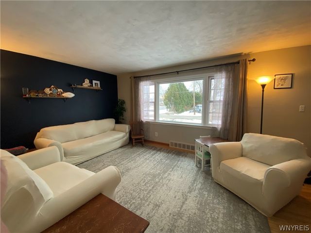 5408 Maelou Drive, Hamburg, NY 14075