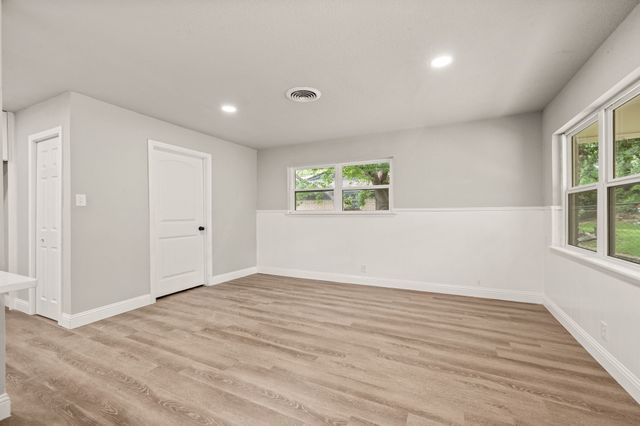 1307 Ravenwood Drive, Arlington, TX 76013