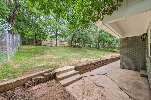 1307 Ravenwood Drive, Arlington, TX 76013