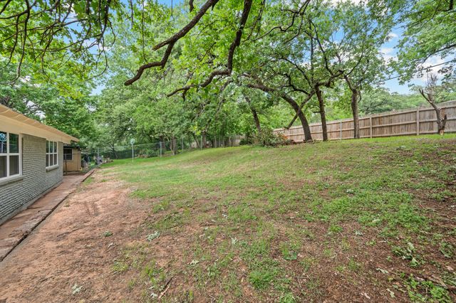 1307 Ravenwood Drive, Arlington, TX 76013