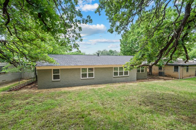 1307 Ravenwood Drive, Arlington, TX 76013
