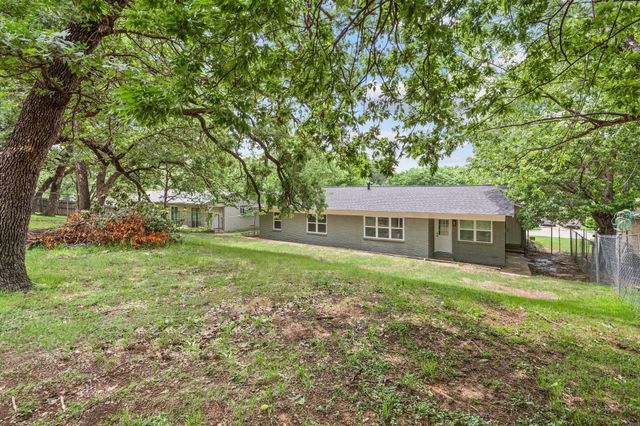 1307 Ravenwood Drive, Arlington, TX 76013