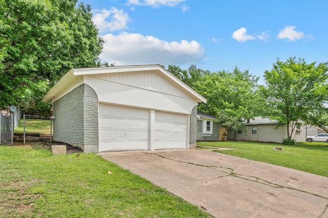 1307 Ravenwood Drive, Arlington, TX 76013