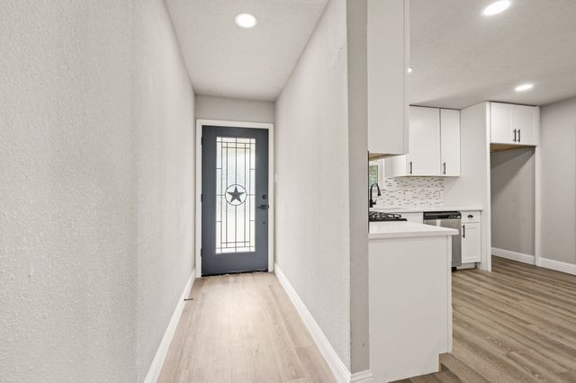 1307 Ravenwood Drive, Arlington, TX 76013