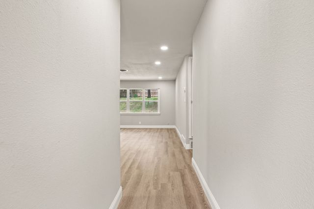 1307 Ravenwood Drive, Arlington, TX 76013
