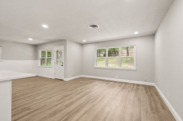 1307 Ravenwood Drive, Arlington, TX 76013