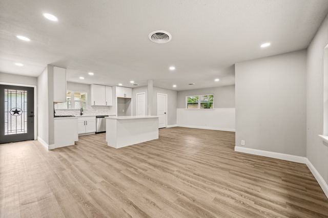 1307 Ravenwood Drive, Arlington, TX 76013