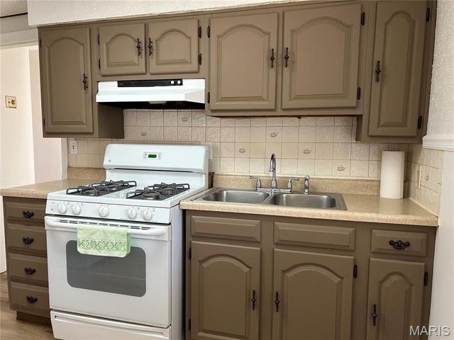 9448 Harold Drive, Woodson Terrace, MO 63134