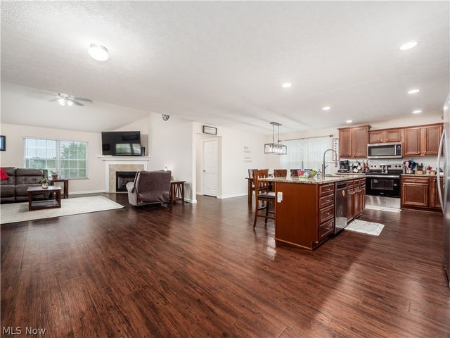 792 Francis Drive, Heath, OH 43056