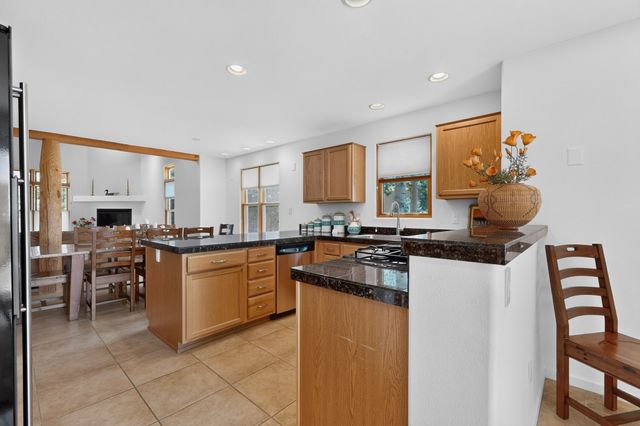 11 Calle Amistosa, Santa Fe, NM 87507