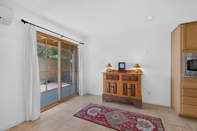 11 Calle Amistosa, Santa Fe, NM 87507