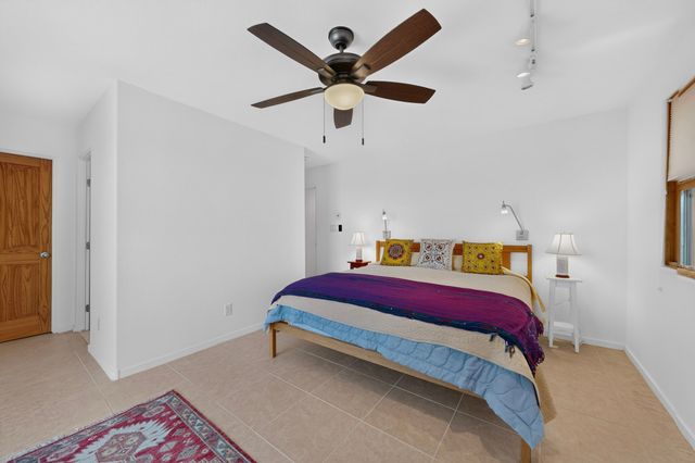 11 Calle Amistosa, Santa Fe, NM 87507