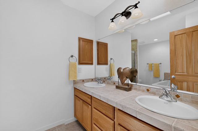 11 Calle Amistosa, Santa Fe, NM 87507
