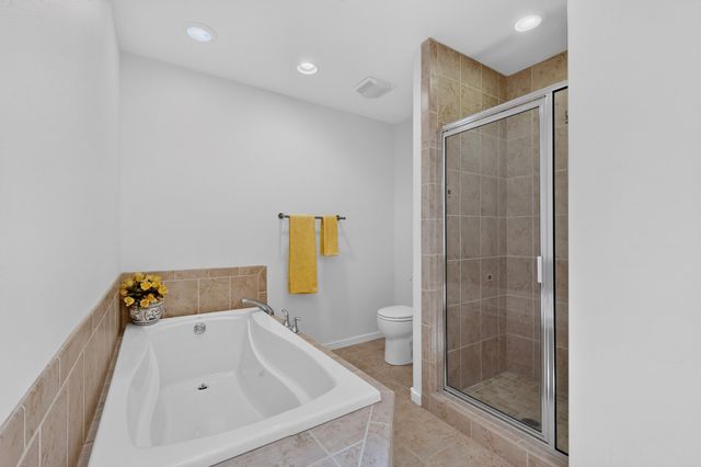 11 Calle Amistosa, Santa Fe, NM 87507