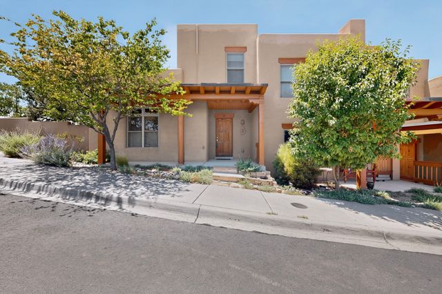 11 Calle Amistosa, Santa Fe, NM 87507
