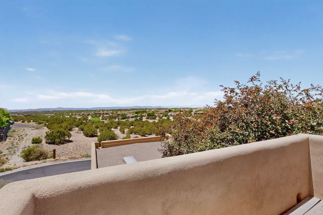 11 Calle Amistosa, Santa Fe, NM 87507