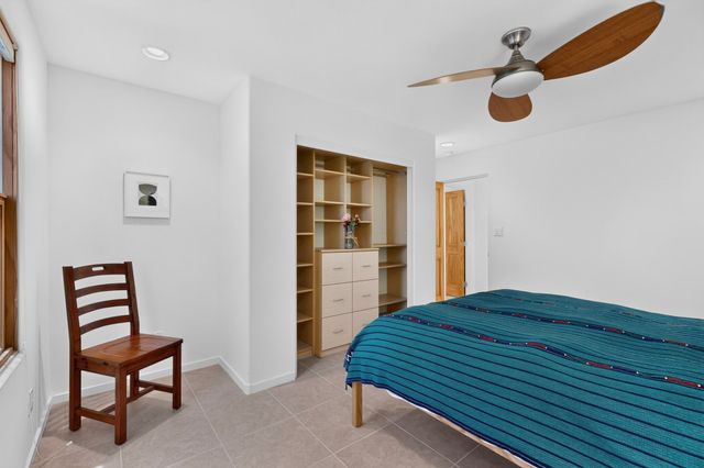 11 Calle Amistosa, Santa Fe, NM 87507