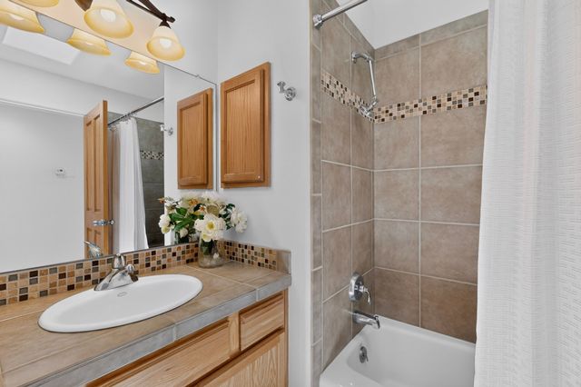 11 Calle Amistosa, Santa Fe, NM 87507