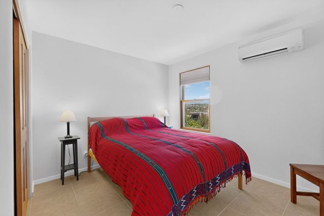 11 Calle Amistosa, Santa Fe, NM 87507