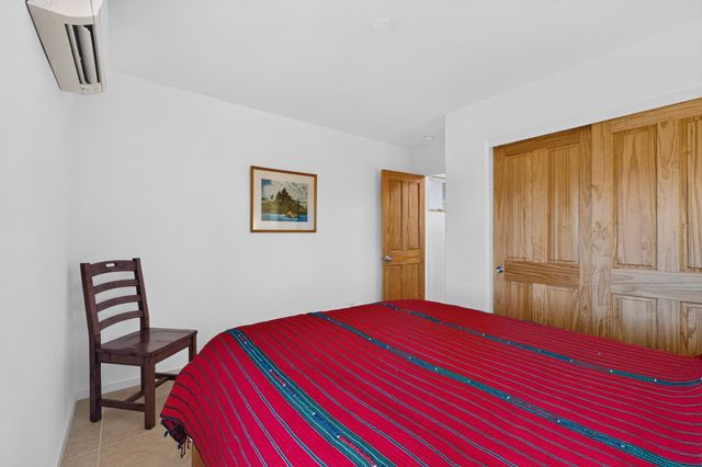11 Calle Amistosa, Santa Fe, NM 87507