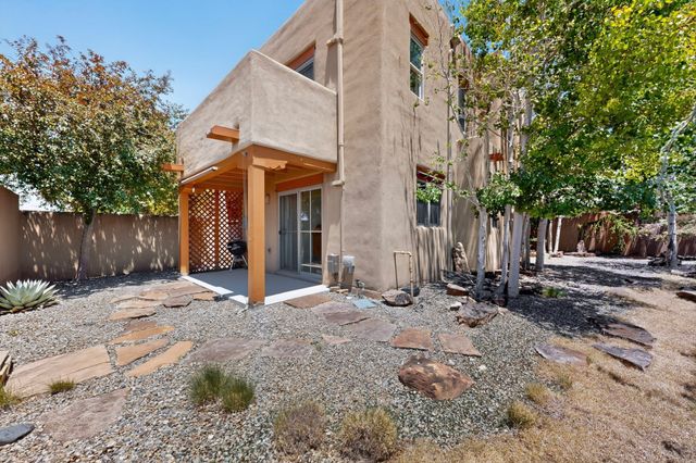 11 Calle Amistosa, Santa Fe, NM 87507