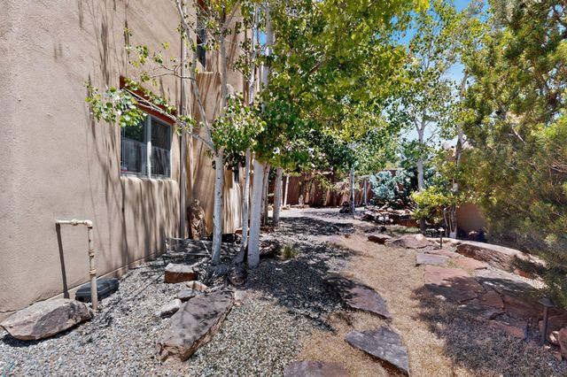 11 Calle Amistosa, Santa Fe, NM 87507