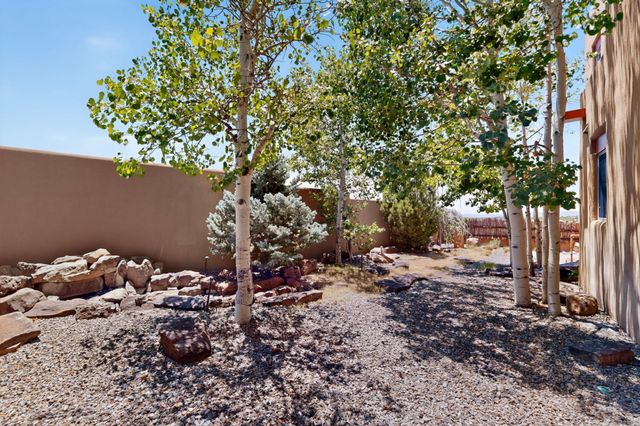 11 Calle Amistosa, Santa Fe, NM 87507