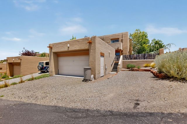 11 Calle Amistosa, Santa Fe, NM 87507