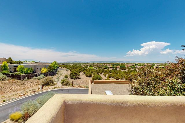 11 Calle Amistosa, Santa Fe, NM 87507
