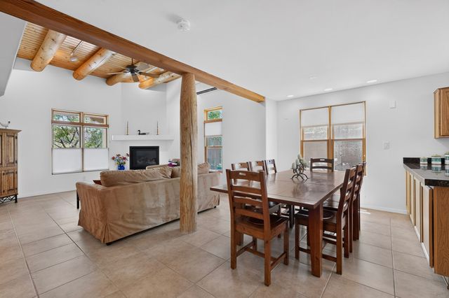 11 Calle Amistosa, Santa Fe, NM 87507