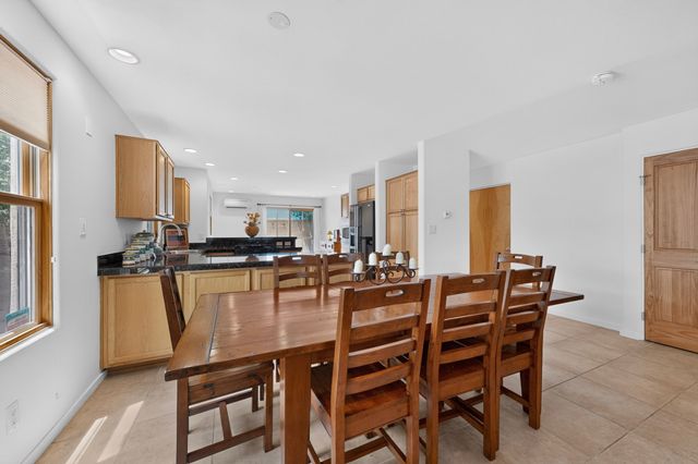 11 Calle Amistosa, Santa Fe, NM 87507