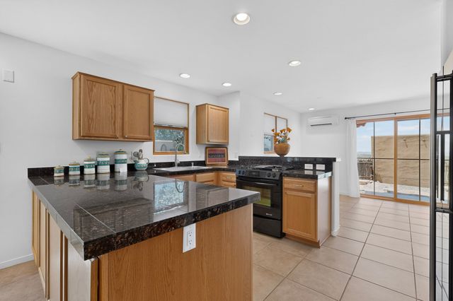11 Calle Amistosa, Santa Fe, NM 87507