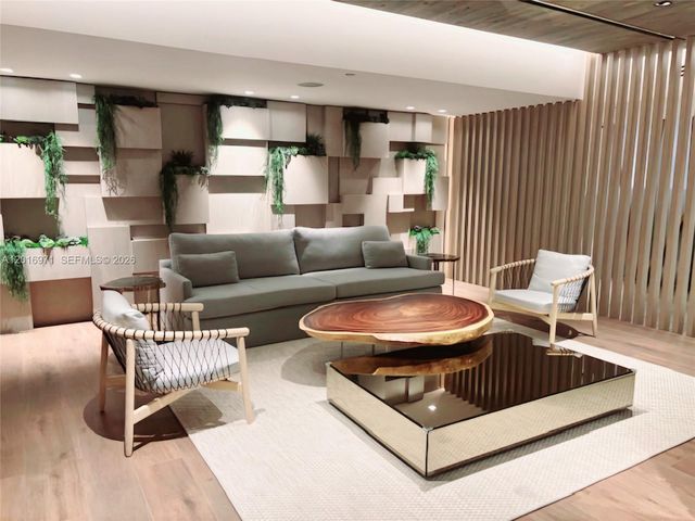 2301 Collins Ave 528, Miami Beach, FL 33139