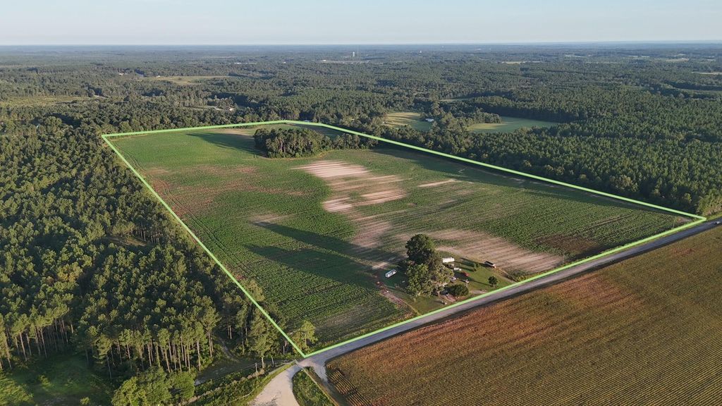 404 E E M White Road Road, Defuniak Springs, FL 32433