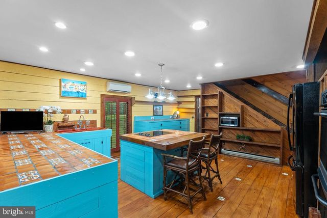 9914 CREST CT, Marshall, VA 20115