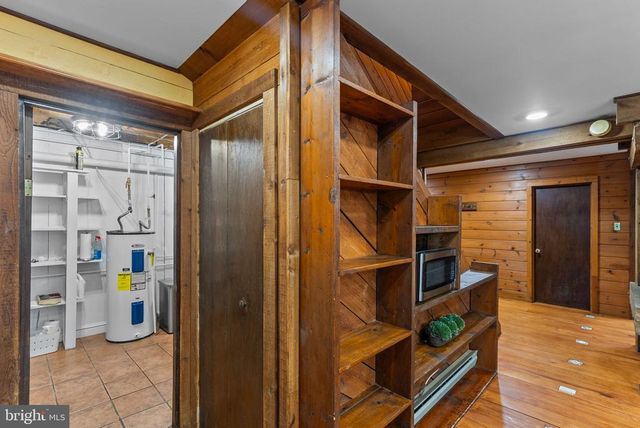 9914 CREST CT, Marshall, VA 20115