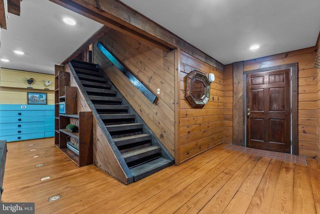 9914 CREST CT, Marshall, VA 20115