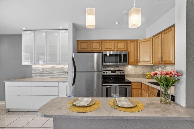 4051 NE 13th Ave 77, Oakland Park, FL 33334