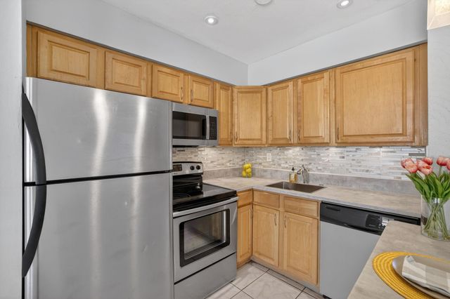 4051 NE 13th Ave 77, Oakland Park, FL 33334