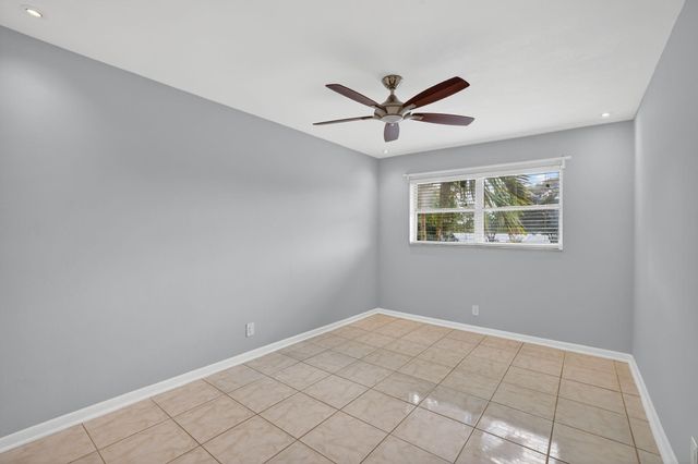 4051 NE 13th Ave 77, Oakland Park, FL 33334