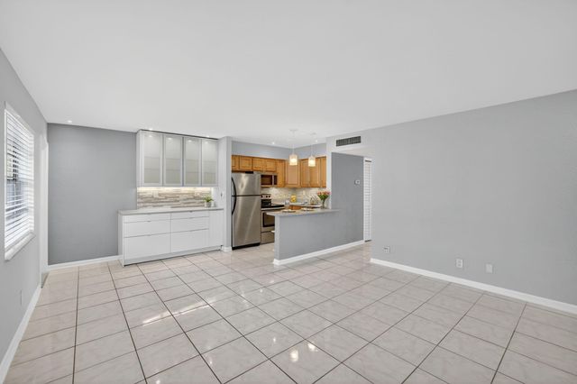 4051 NE 13th Ave 77, Oakland Park, FL 33334