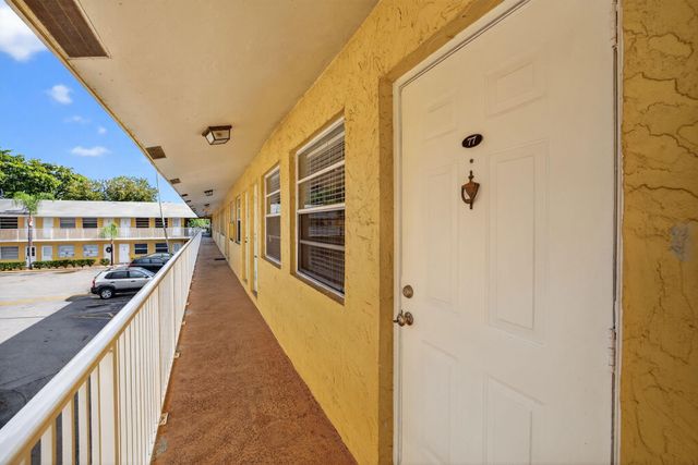 4051 NE 13th Ave 77, Oakland Park, FL 33334