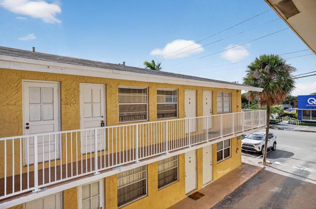 4051 NE 13th Ave 77, Oakland Park, FL 33334