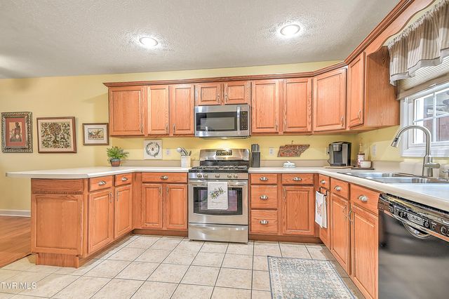 617 Highway 91 6, Elizabethton, TN 37643