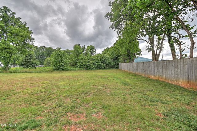 617 Highway 91 6, Elizabethton, TN 37643