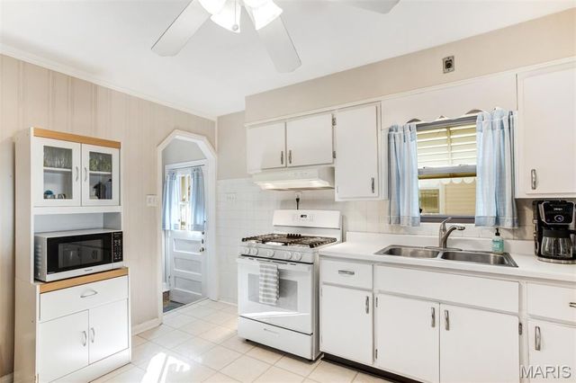 10704 Saint Matthew Lane, St Ann, MO 63074