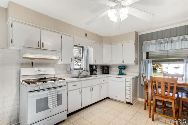 10704 Saint Matthew Lane, St Ann, MO 63074