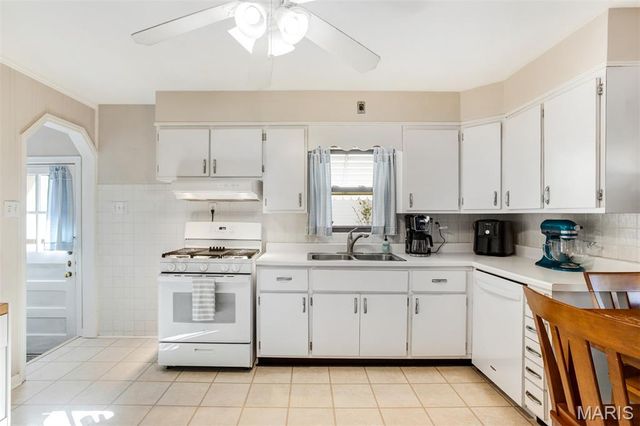 10704 Saint Matthew Lane, St Ann, MO 63074